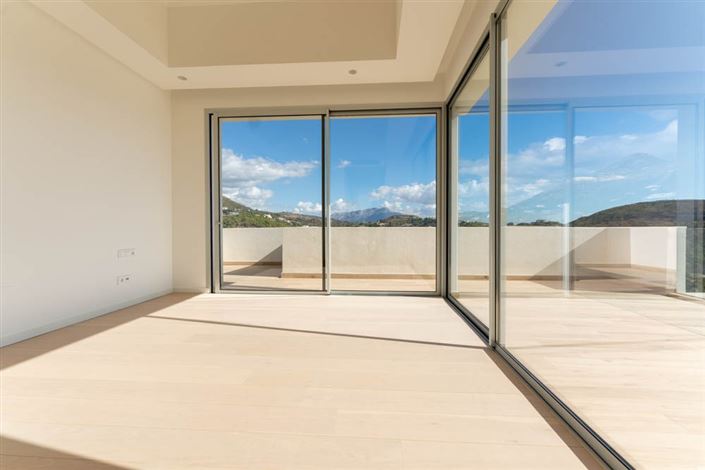 Image No.5-2 Bed Apartment for sale