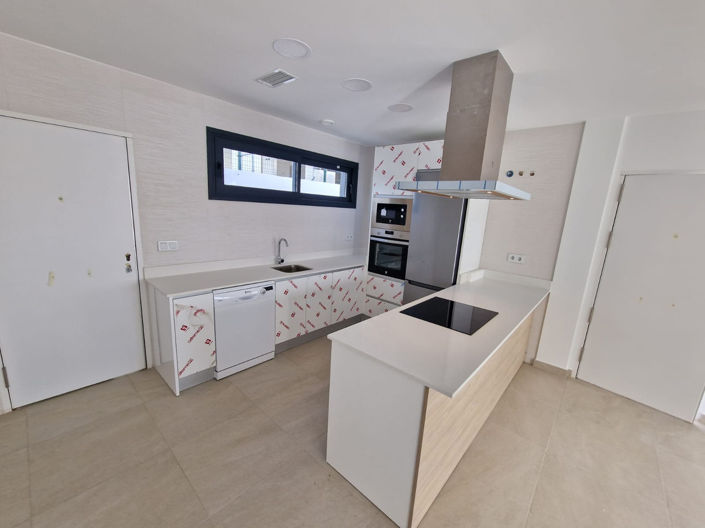 Image No.9-4 Bed Villa / Detached for sale