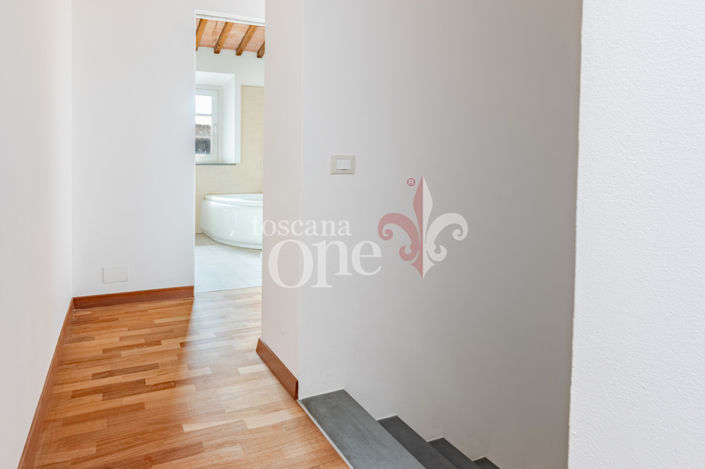 Image No.10-3 Bed House for sale