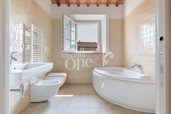 Image No.12-3 Bed House for sale