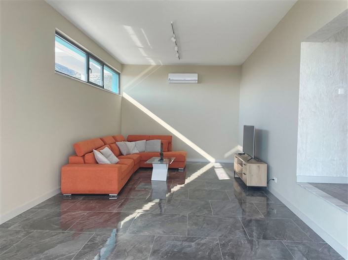 Image No.2-4 Bed House for sale