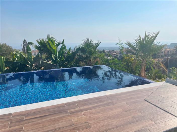 Image No.20-4 Bed House for sale