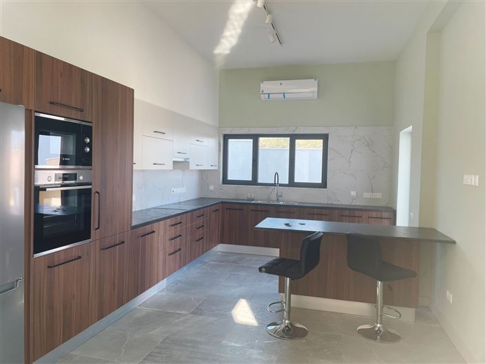 Image No.3-4 Bed House for sale