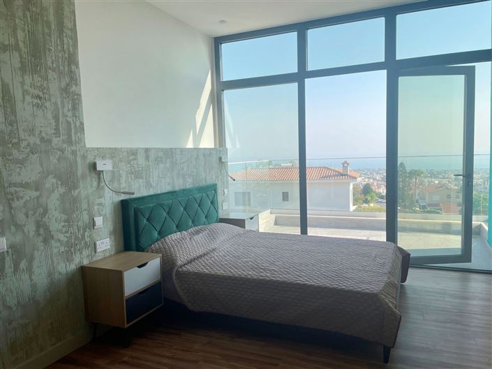 Image No.8-4 Bed House for sale