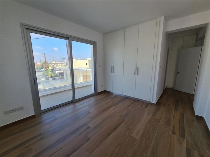 Image No.10-5 Bed House for sale