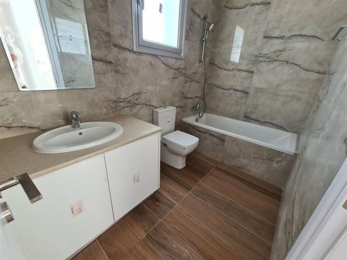 Image No.18-5 Bed House for sale