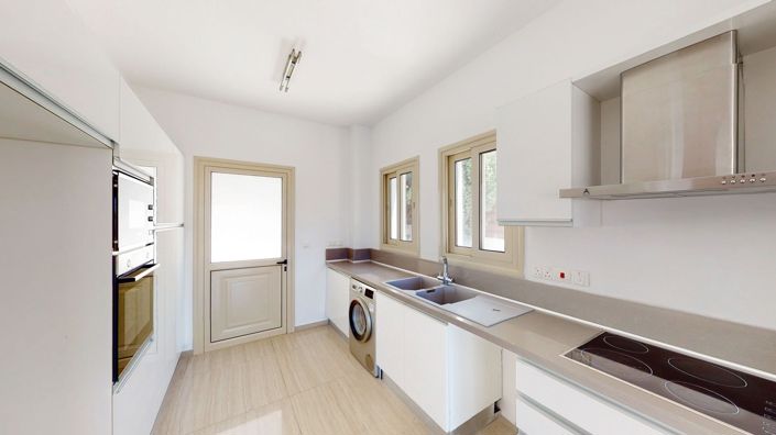 Image No.6-Maison de 4 chambres à vendre à Kissonerga