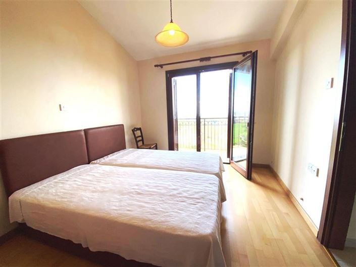 Image No.10-3 Bed House for sale