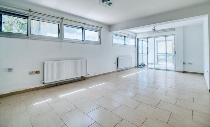 Image No.26-5 Bed House for sale