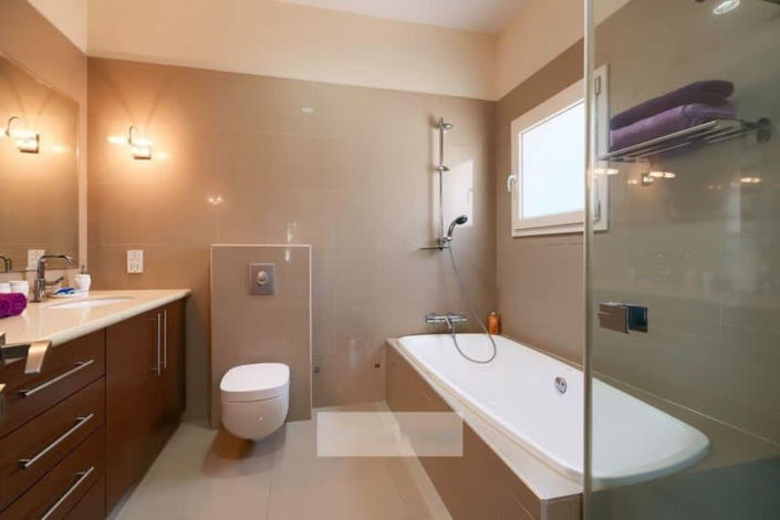 Image No.9-6 Bed House for sale