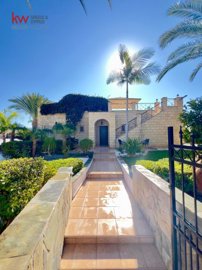 a7a8e0bf-9465-41b5-a1b3-57a86c87a45f