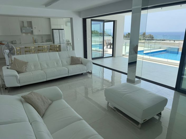 Image No.4-Maison de 4 chambres à vendre à Kissonerga