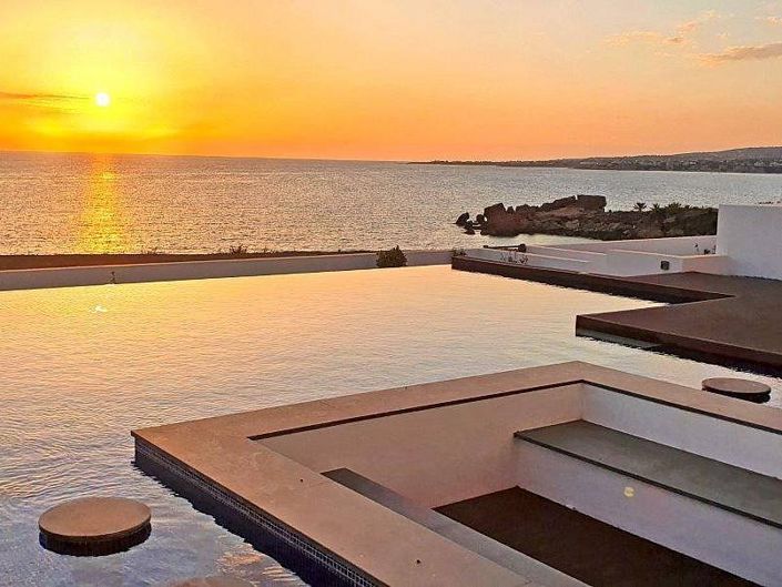 Image No.2-Maison de 4 chambres à vendre à Kissonerga