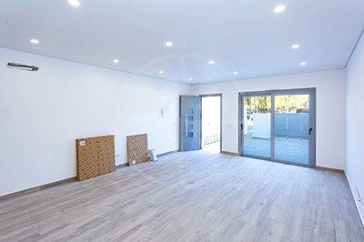 1987-339361-0086b5b4f2b294297643049c268e89554