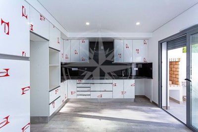 1987-339361-0086b5b4f2b294297643049c268e89554