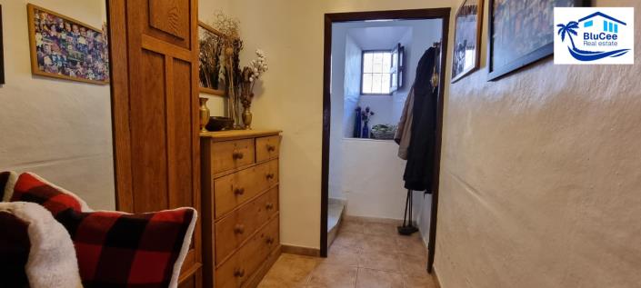 Image No.21-4 Bed House for sale