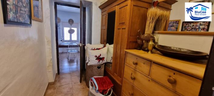 Image No.22-4 Bed House for sale