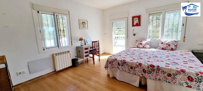 Image No.26-2 Bed Semi-Detached for sale