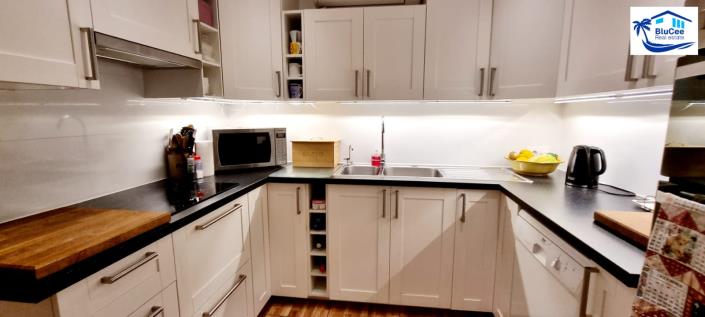 Image No.30-10 Bed Villa / Detached for sale