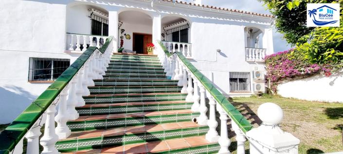 Image No.33-10 Bed Villa / Detached for sale