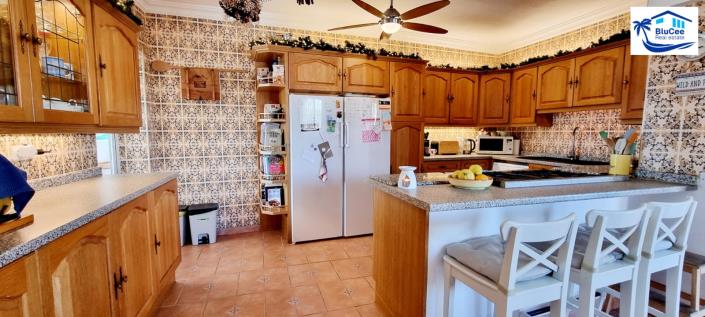 Image No.40-10 Bed Villa / Detached for sale