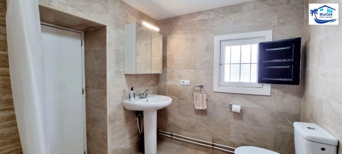 Image No.17-2 Bed House for sale