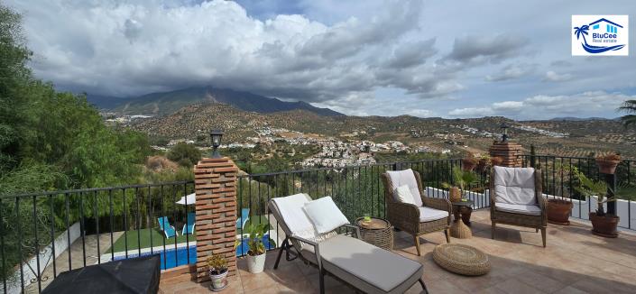 Image No.38-3 Bed Chalet for sale