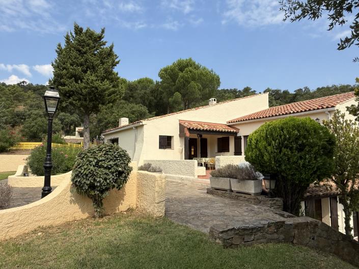 Image No.3-Maison de campagne de 6 chambres à vendre à Bormes-les-Mimosas