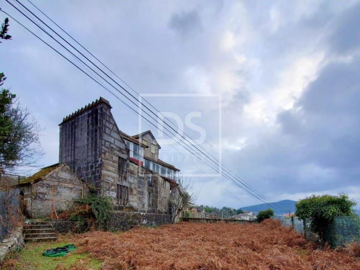 Image No.3-5 Bed Farmhouse for sale