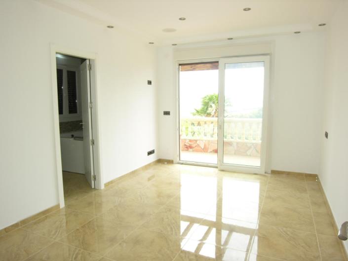 Image No.28-3 Bed Villa for sale