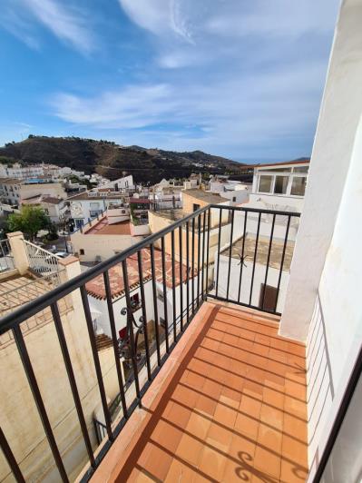 Image No.12-4 Bed Townhouse for sale