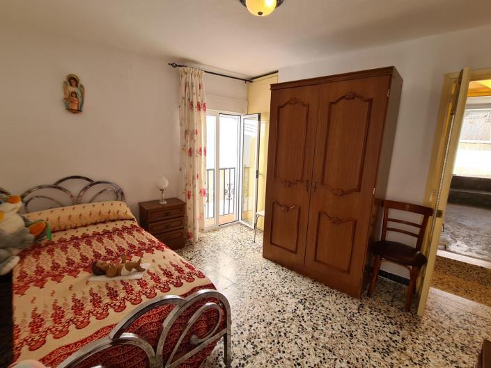 Image No.16-4 Bed Townhouse for sale