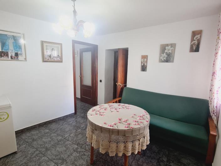 Image No.6-6 Bed Townhouse for sale