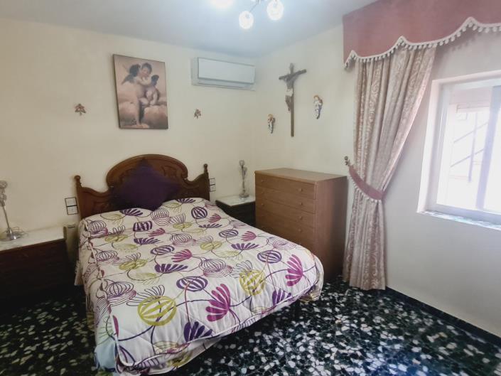 Image No.15-6 Bed Townhouse for sale