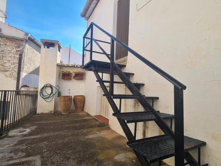 Image No.17-6 Bed Townhouse for sale