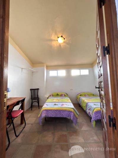 Image No.7-4 Bed Townhouse for sale