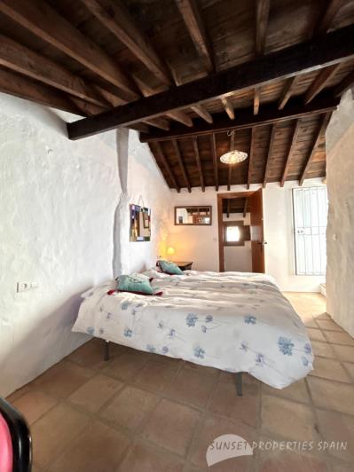 Image No.14-4 Bed Townhouse for sale