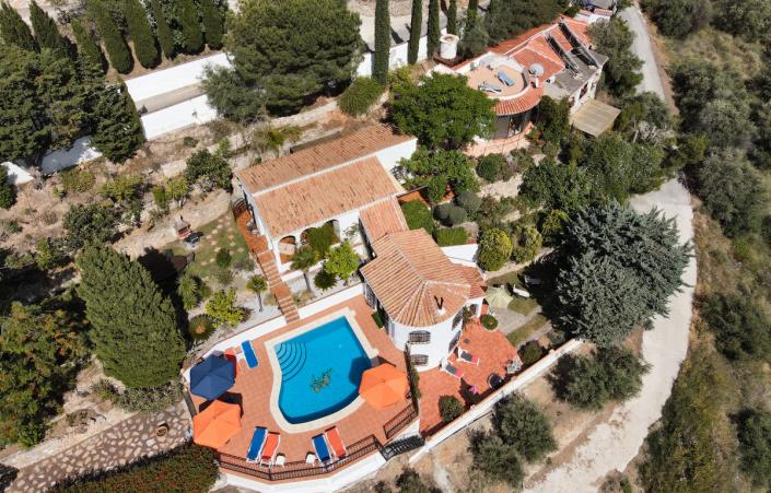 Image No.2-6 Bed Villa for sale