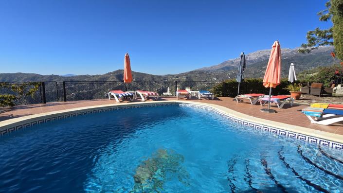 Image No.5-6 Bed Hotel for sale