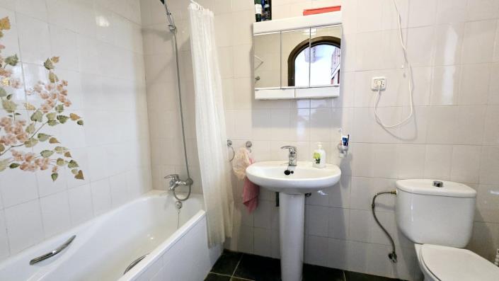 Image No.15-6 Bed Hotel for sale