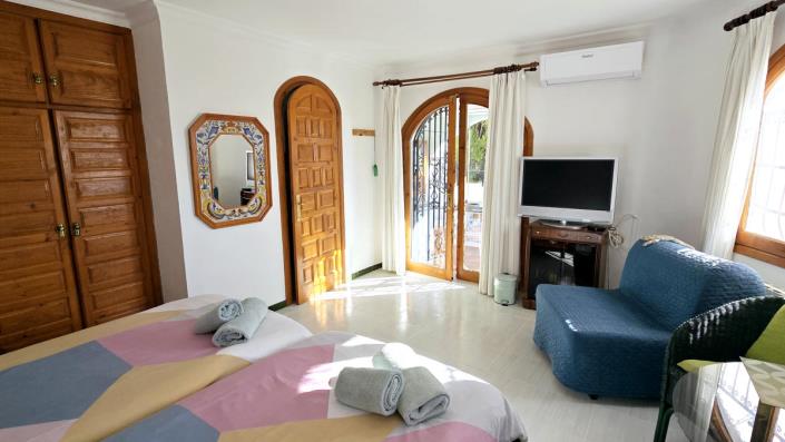 Image No.20-6 Bed Hotel for sale