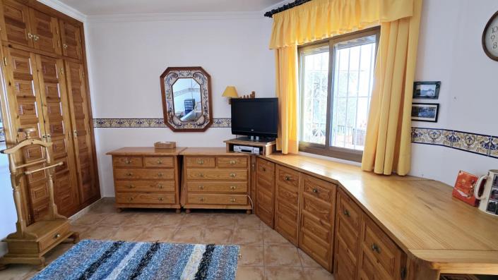 Image No.41-6 Bed Hotel for sale