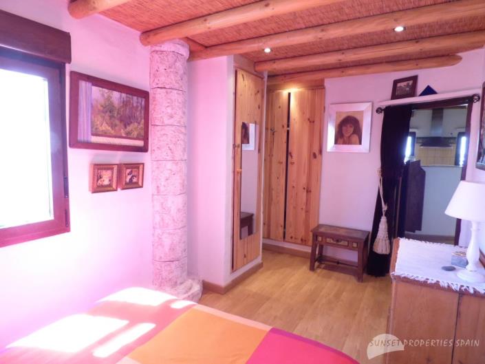 Image No.18-3 Bed Townhouse for sale