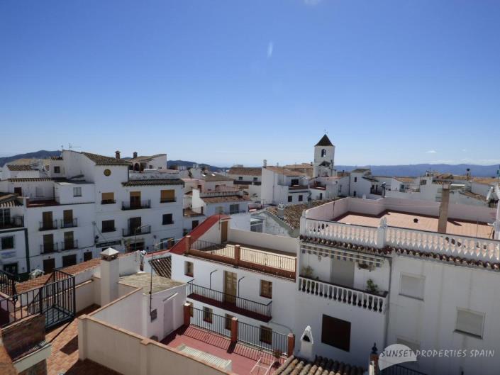 Image No.44-3 Bed Townhouse for sale