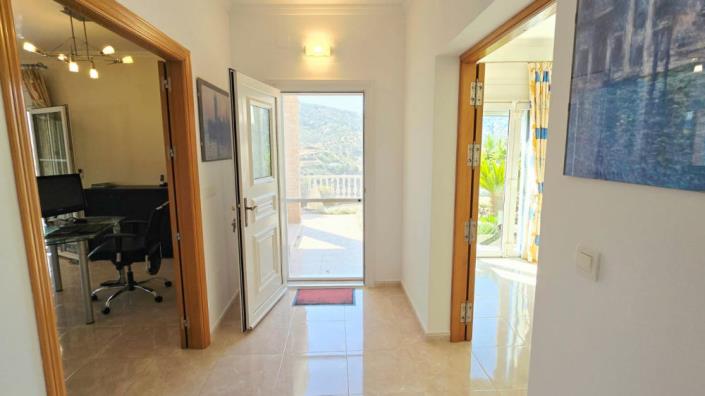 Image No.20-5 Bed Villa for sale