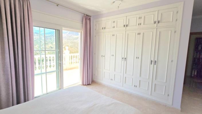 Image No.41-5 Bed Villa for sale