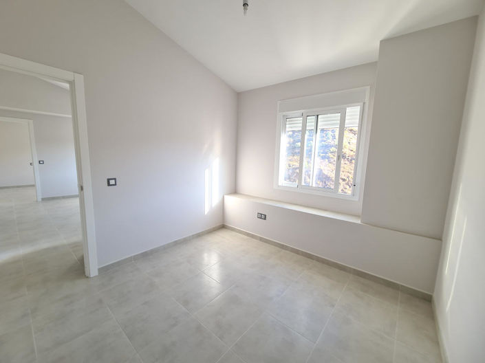 Image No.15-2 Bed Townhouse for sale