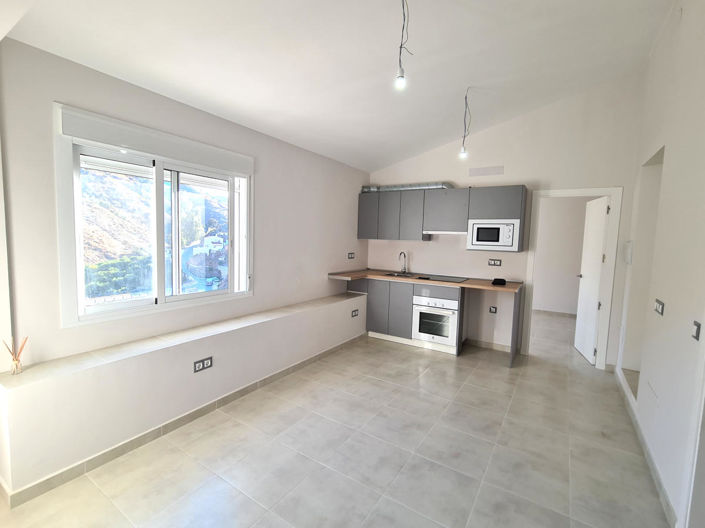 Image No.7-2 Bed Townhouse for sale