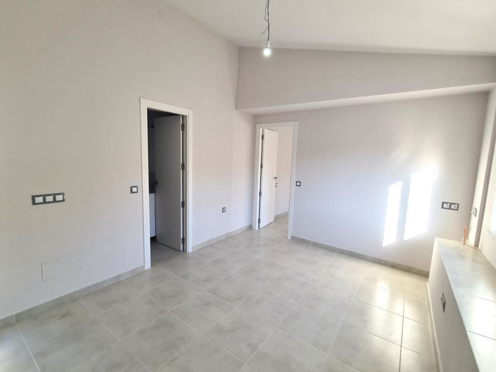 Image No.8-2 Bed Townhouse for sale