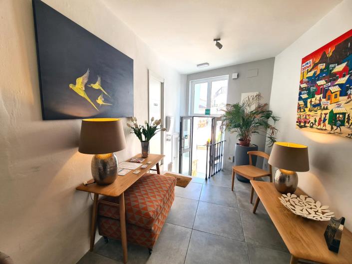 Image No.11-5 Bed Commercial for sale